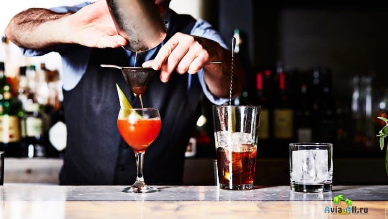 Как правильно заказать в баре коктейль и не разочароваться? Какой напиток выбрать?3