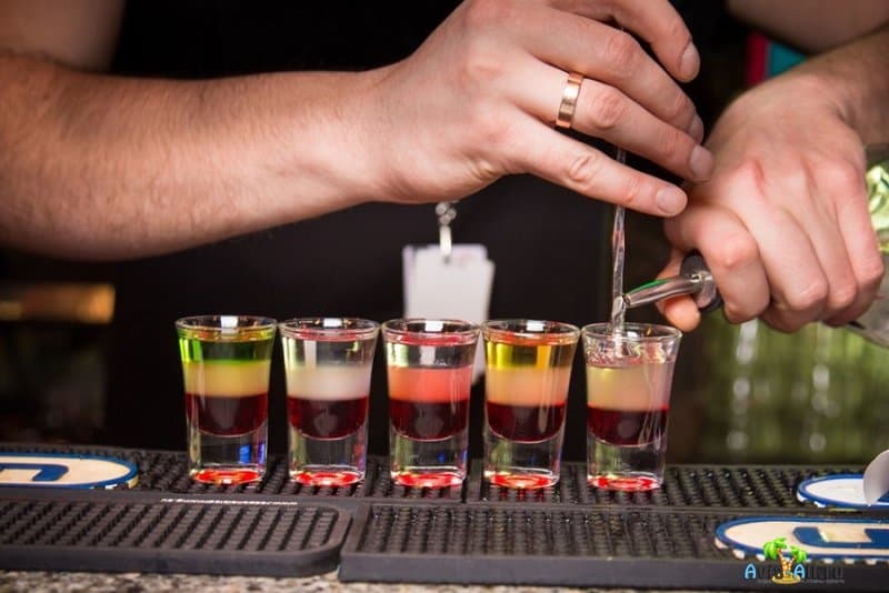 Как правильно заказать в баре коктейль и не разочароваться? Какой напиток выбрать?2