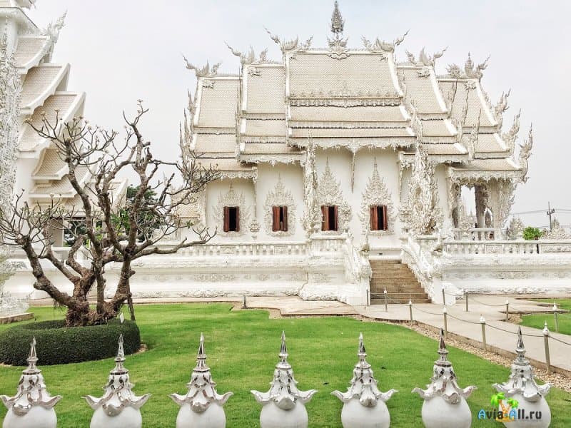 Ват Ронг Кхун - Храм Таиланда. Подробное описание современного искусства3