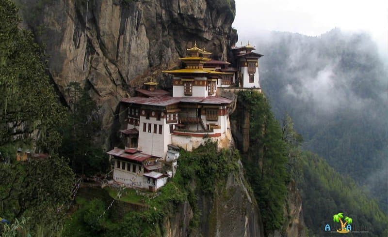 Бутан: страна высоких гор, древних монастырей и классического буддизма