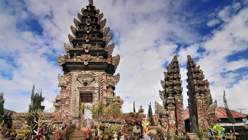 Храм Пура Улун-Дану, остров Бали, Индонезия