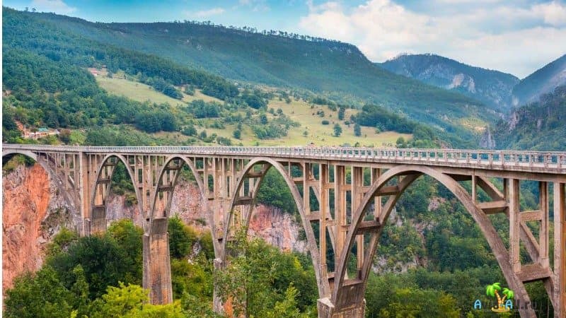 Туры в Черногорию на поезде