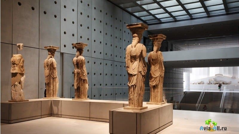 Экспонаты в музее Акрополя