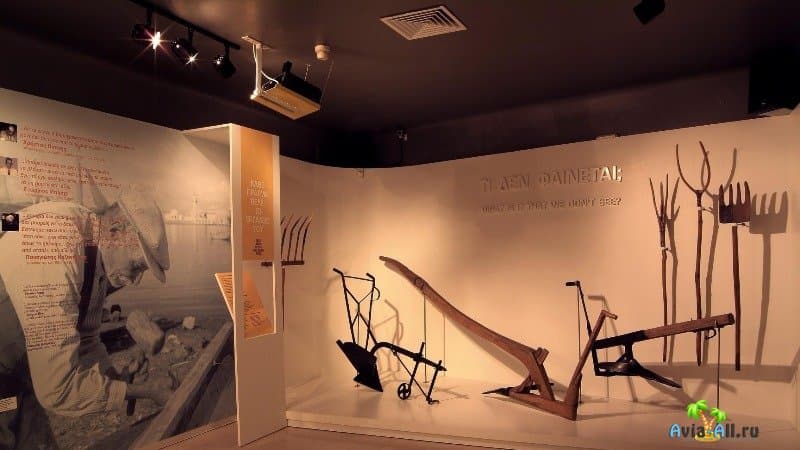Экспонаты в Музее народного искусства в Афинах