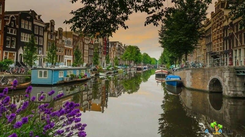 Город Амстердам в Нидерландах фото