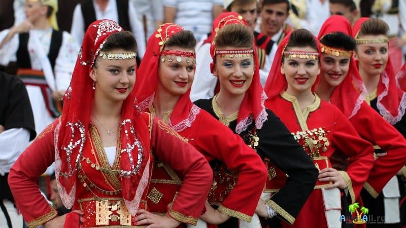 Женщины в Албании