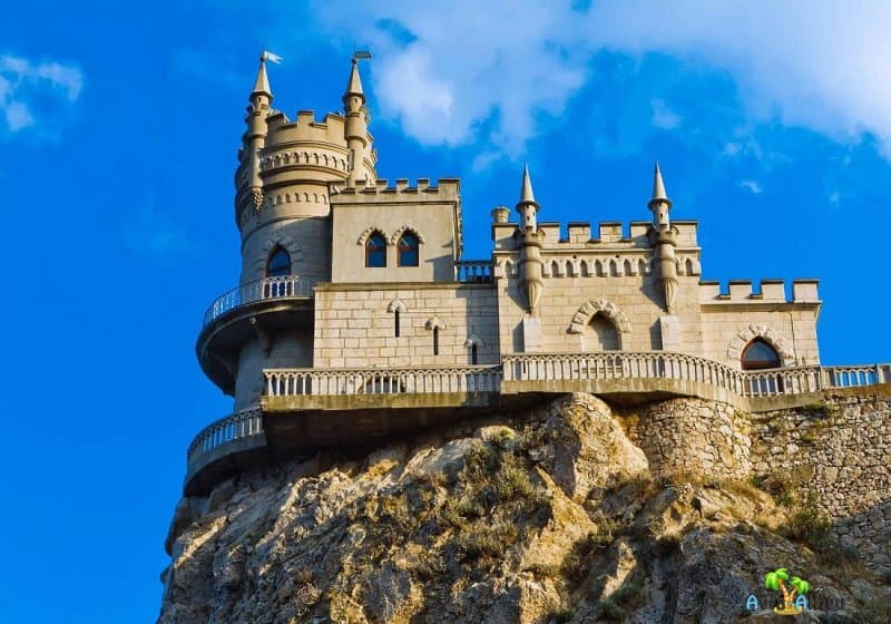 Обзор необычного строения Крыма - Ласточкино гнездо. Описание, фото2