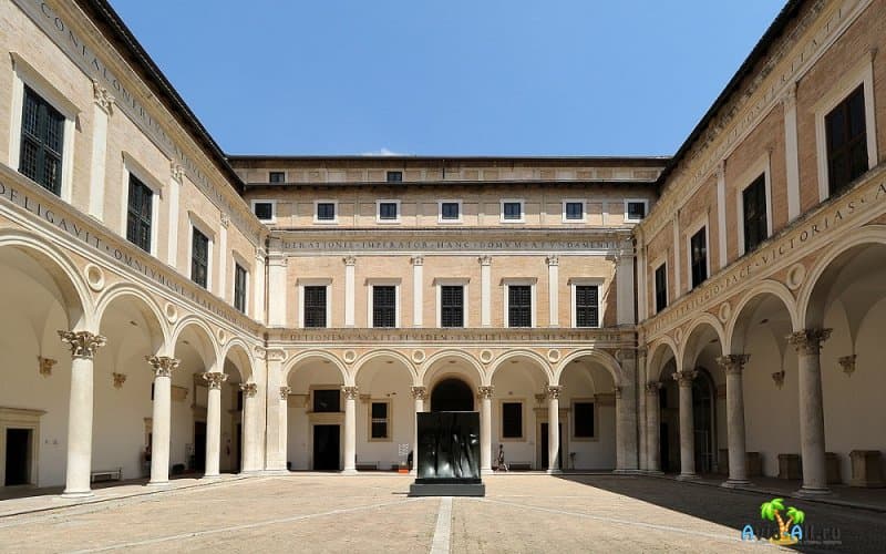 Значимая достопримечательность в Риме - Палаццо делла Ровере2