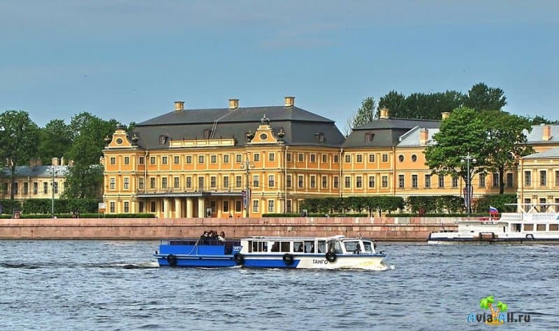 Обзор Дворца Меншикова в стиле Петровского барокко. Где располагается?2