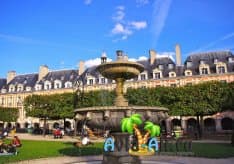 Древняя Площадь Вогезов в центре Парижа. Шедевр аристократической изысканности1
