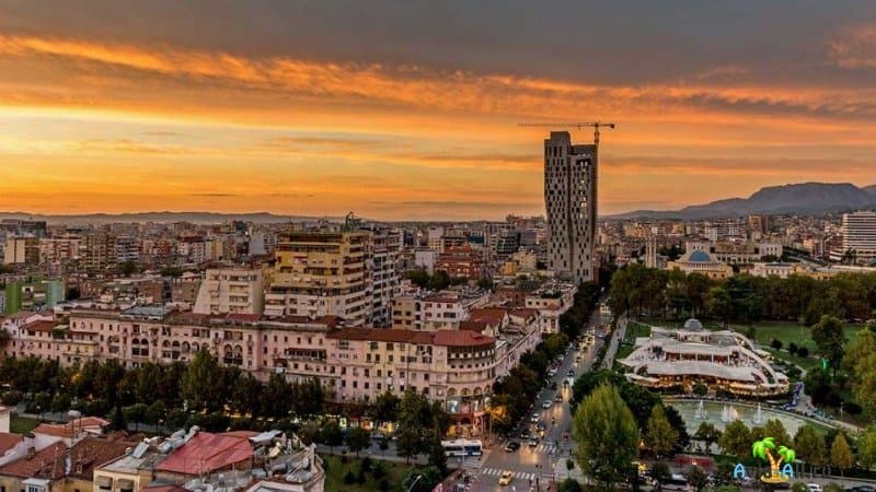 Столица Албании фото