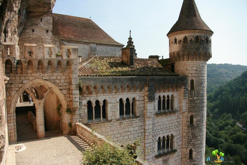 Популярные святилища в Рокамадуре, Франция. Известный туристический центр среди паломников и туристов3