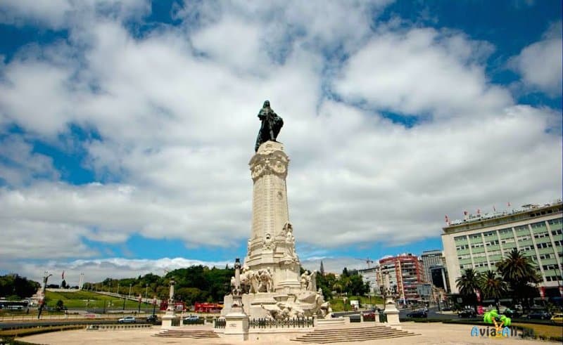 Самый оживленный памятник Португалии - Площадь Маркиза Помбала2