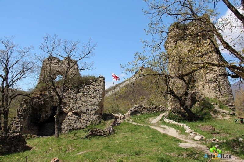 Средневековое архитектурное строение - Крепость Бочорма. Объект расположен на высоте 1000 м. над уровнем моря4