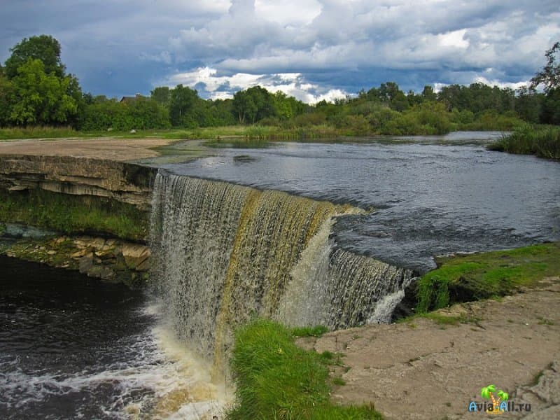 Крупный водопад Ягала в равнинной стране. Интересный объект Эстонии для посещения2