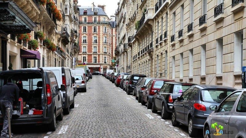 Машины на улице Парижа фото
