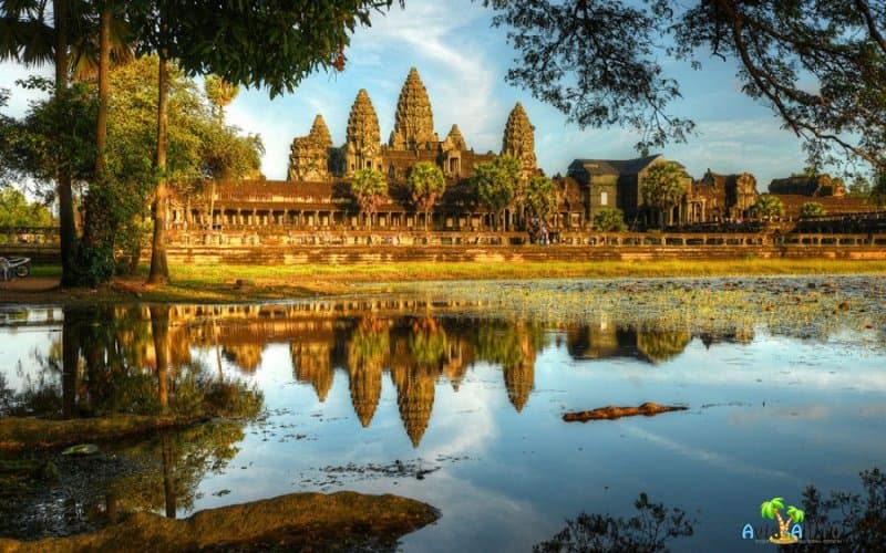 Огромный храм Ангкор-Ват, посвященный богу Вишну. Описание, фото3