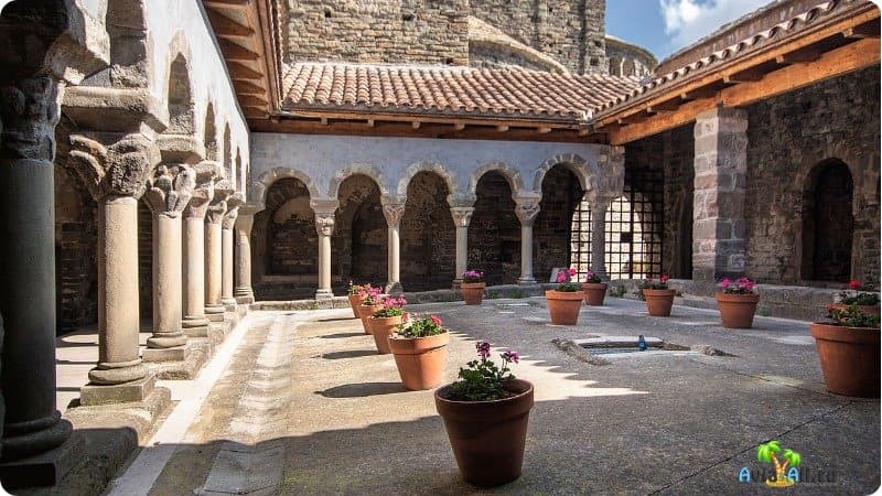 Sant Pere de casserres монастырь