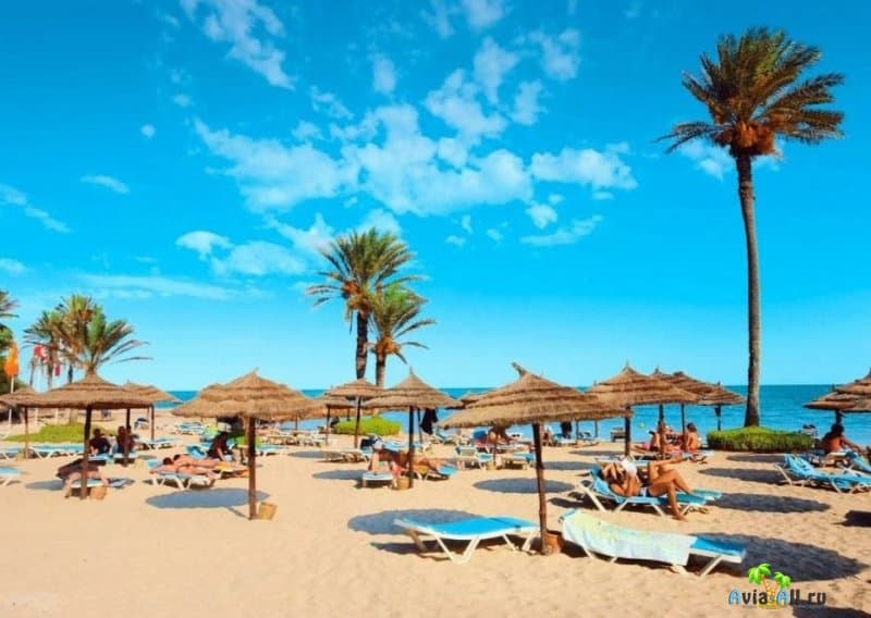 Пляжи с мелким песком в Тунисе: лететь отдыхать или не стоит?
