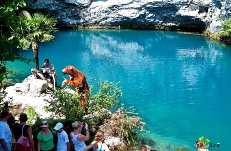 Голубое озеро в  Абхазии