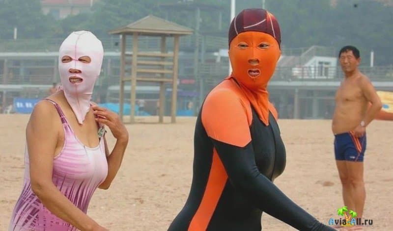 Ношение масок летом 2020 на пляжах