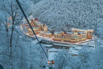Горнолыжные курорты в России, где недорого отдохнуть на Новый год 2023