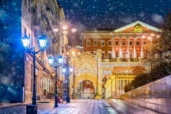 Какие улицы в Москве на Новый год 2023 самые красивые - достойный места для прогулок