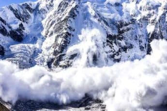 Бывают ли лавины в Красной Поляне, Роза Хутор? Когда кататься в горах безопасно?