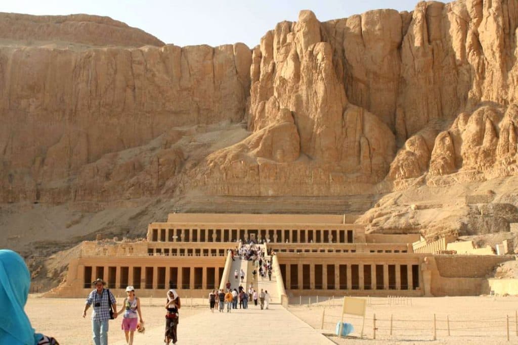 Стоит ли ехать в Египет в октябре: туры, въезд, погода